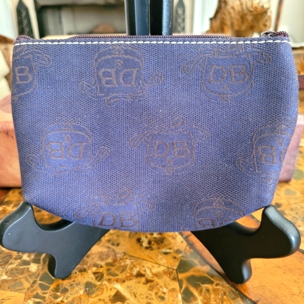 Dooney & Bourke pouch